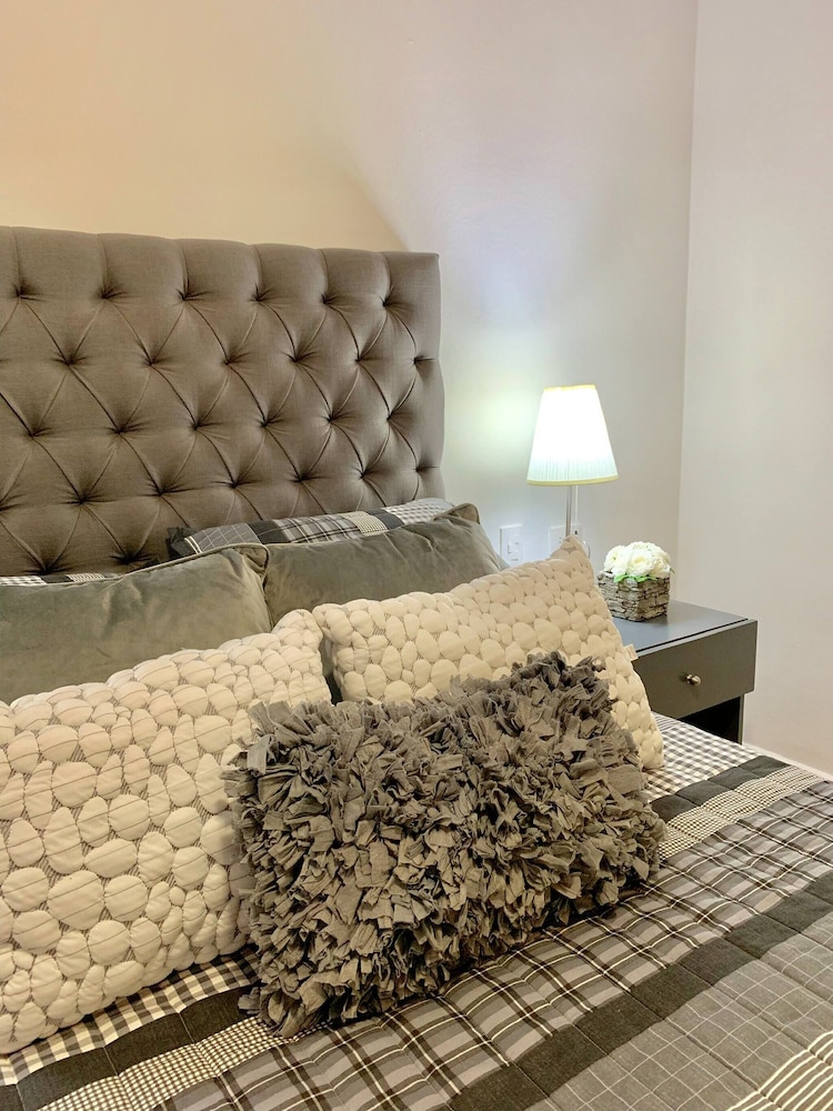 Sleeps 4-6-amazing 2 Bedroom Ph With Bbq & Jacuzzi