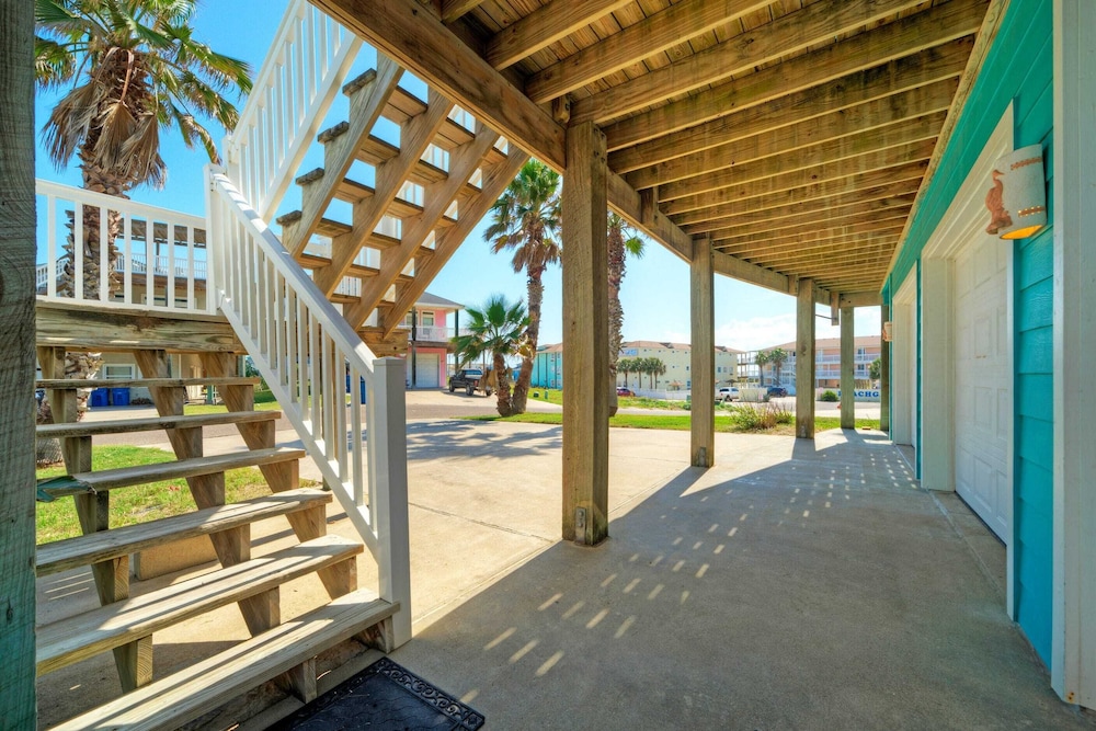 Ocean View Escape w/ Boardwalk + Pool Access Point Break by Avantstay