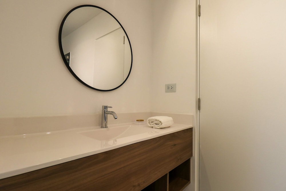 w Spectacular 2BR With Balcony in Miraflores