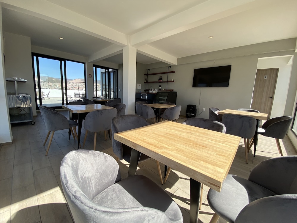 Pachuca Vacations - Hotel Blanco Pachuca - Property Image 3