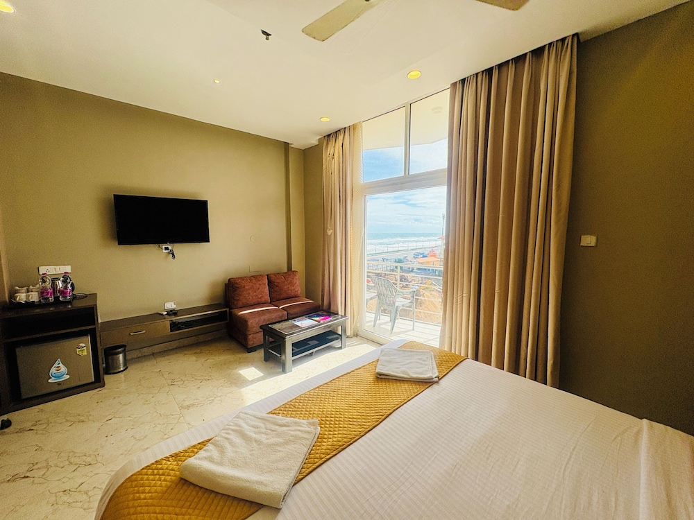 The Bay Suites Puri With Sea View