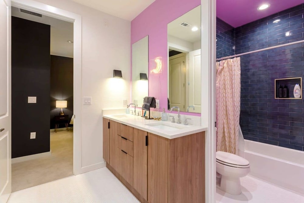 Massive 10br Compound6 Min to Downtown Austin