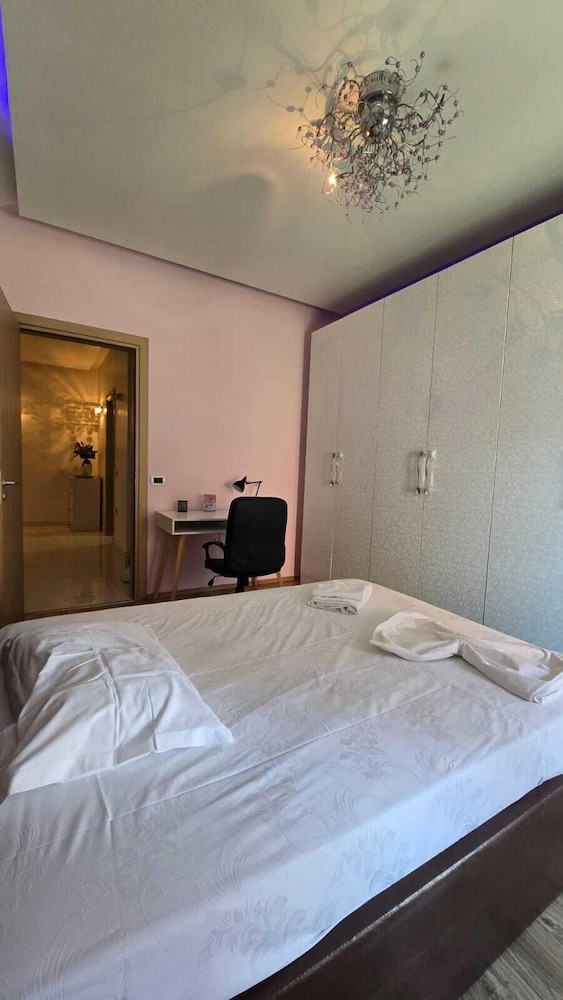 Tirent Apartment-Spacious 2-Bedroom Stay in Delijorgji Tirana