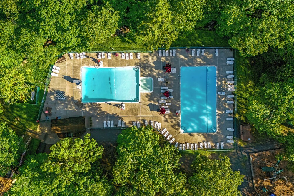 Private Yard, Playset: Family Home in Penn Estates