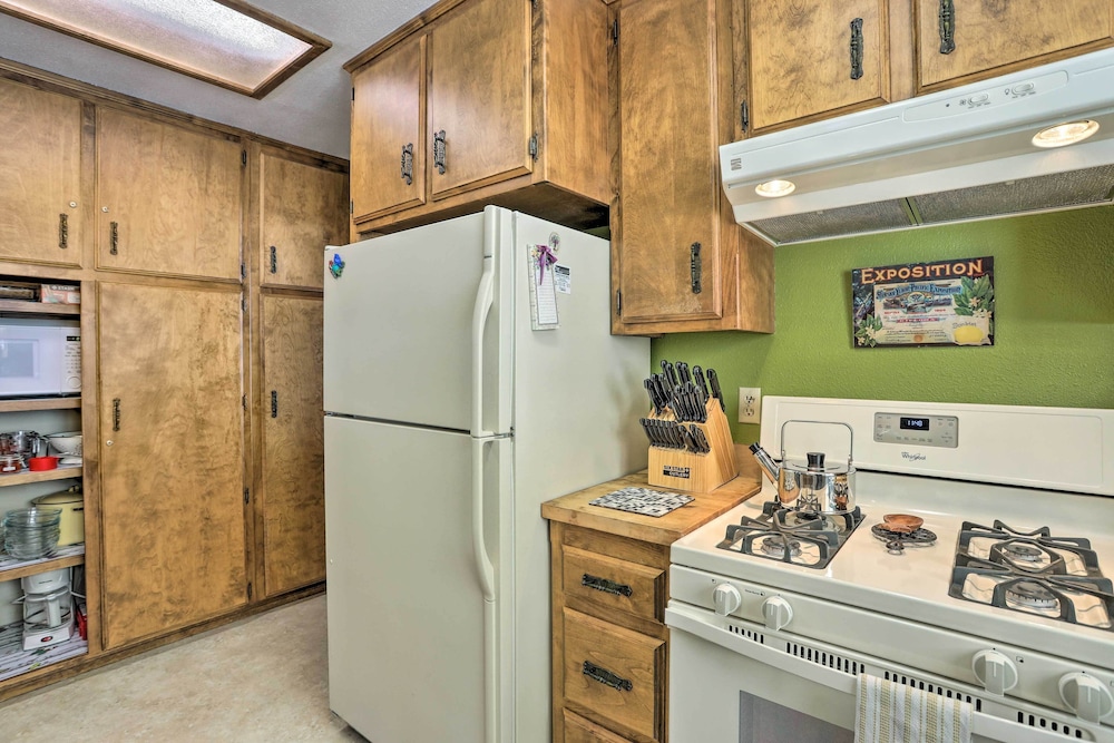 Spacious Family Cabin < 1 Mi to Lake Gregory! view 5