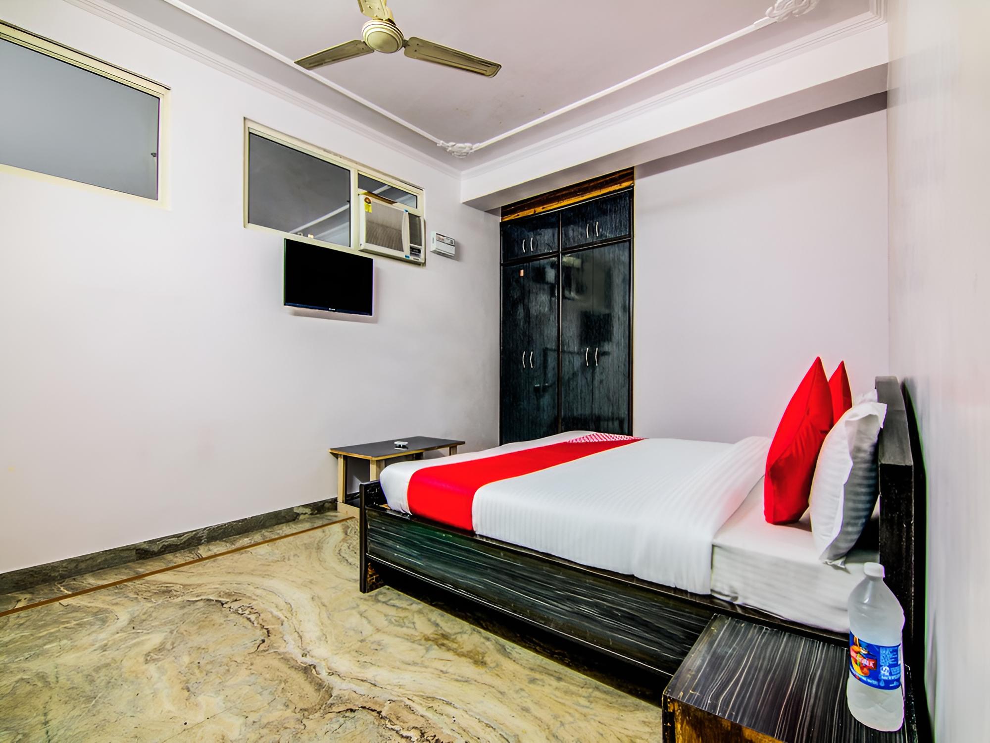 OYO 14066 hotel Govindi palace