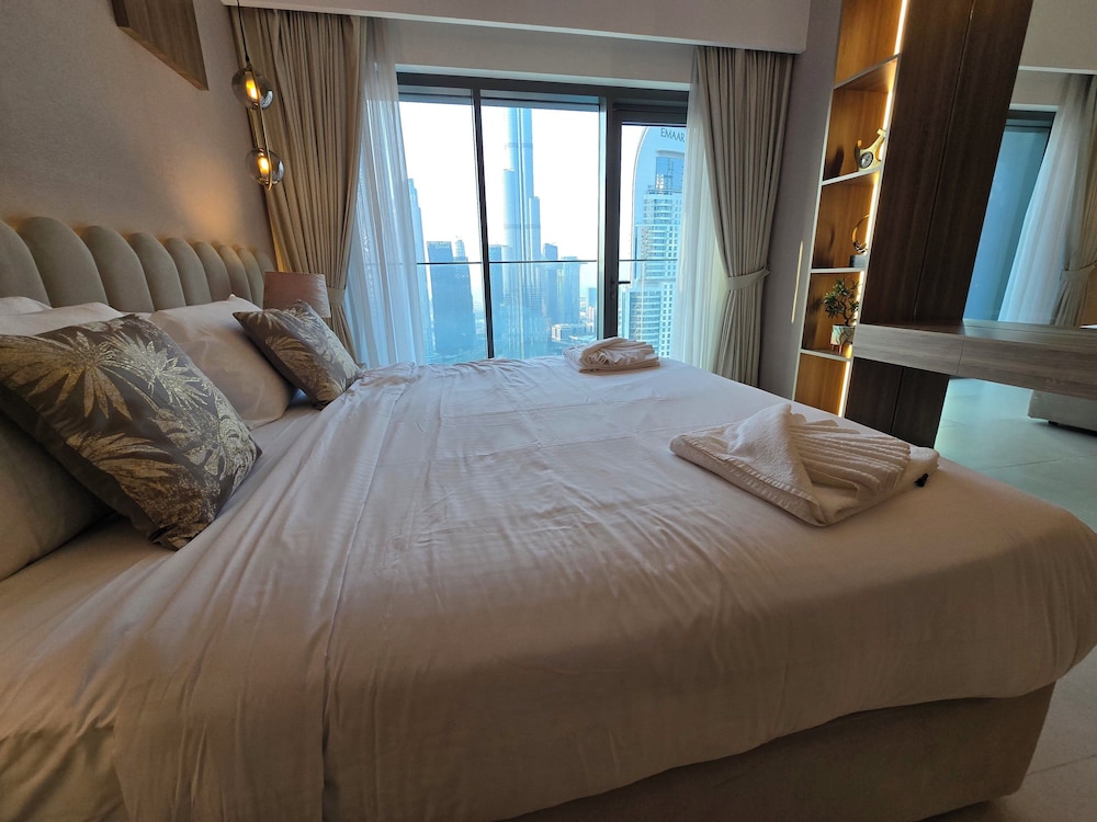 Royale Highend Burj and Fountain View
