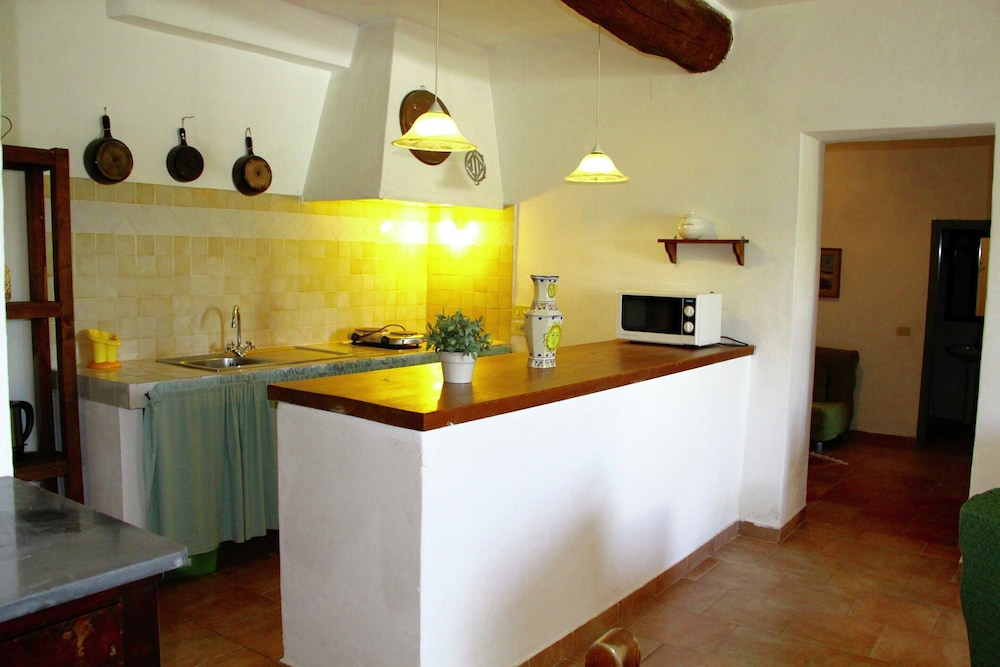 Apartment in Guasticce With Shared Pool