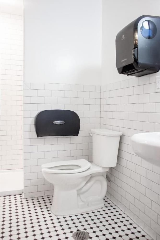 11th Avenue Hostel