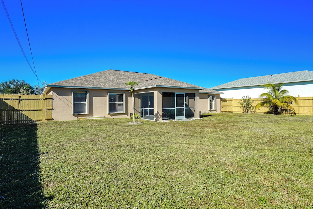 ~ 5 Mi to Beach & Dtwn: Home in Cape Coral!