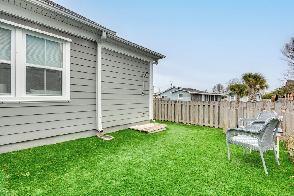 Walk to Beach: Cottage w/ Yard in Kure Beach!