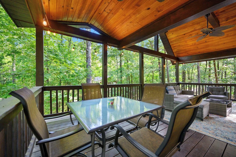 Sunset Ridge Cozy Cabin for 6