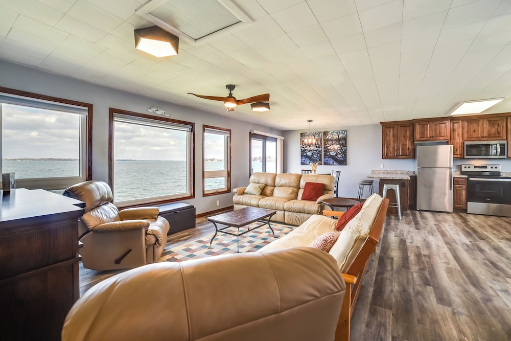 BBQ Ready: Lakefront Retreat in Watertown