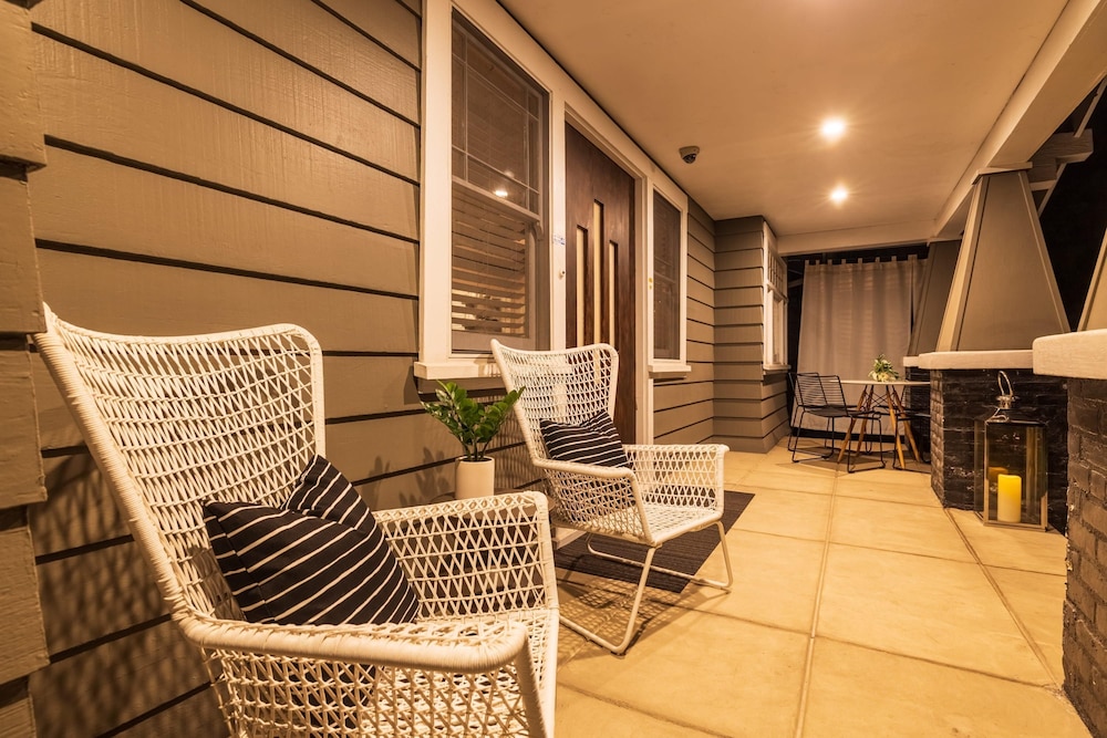 Designer Luxe Compound w Pool-steps to Best Dining