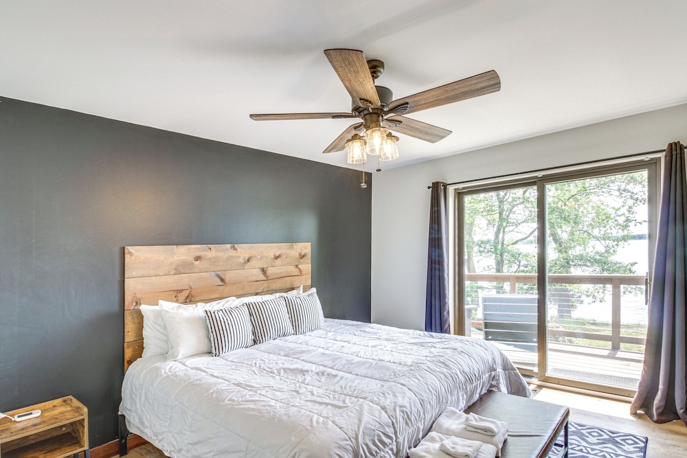 Private Beach & Dock: White Sand Lake Retreat!