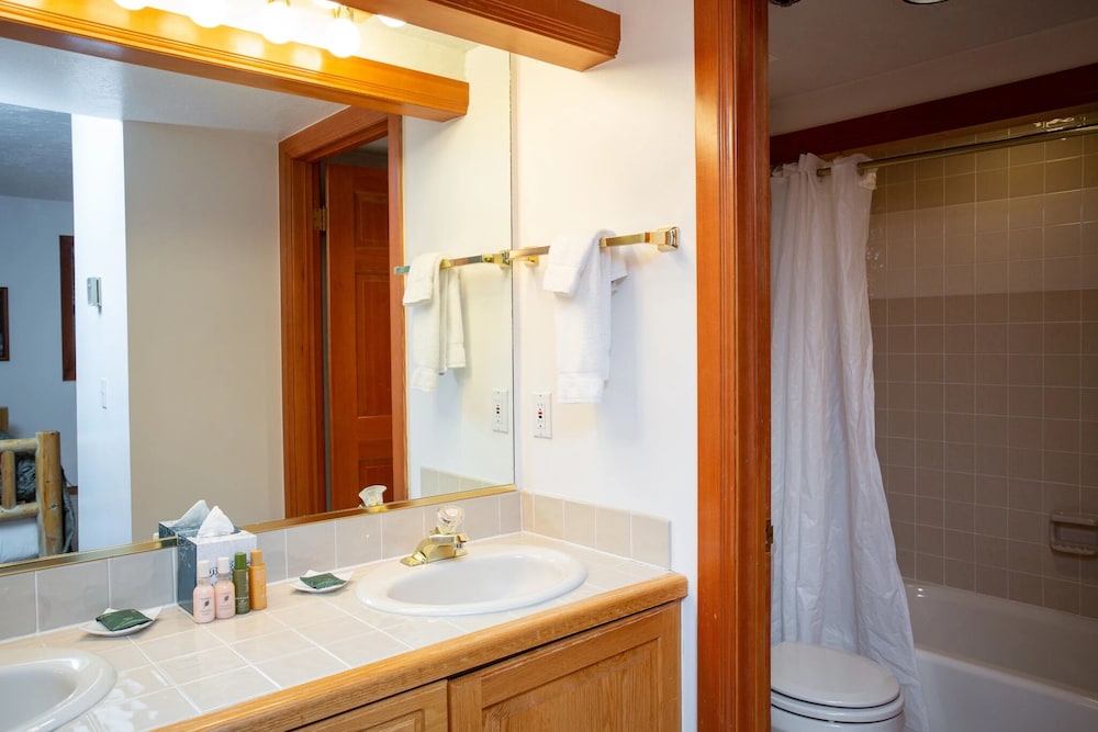 Ridge at Deer Valley Resort - Three Bedroom Condo with Hot Tub #16 3 Condo