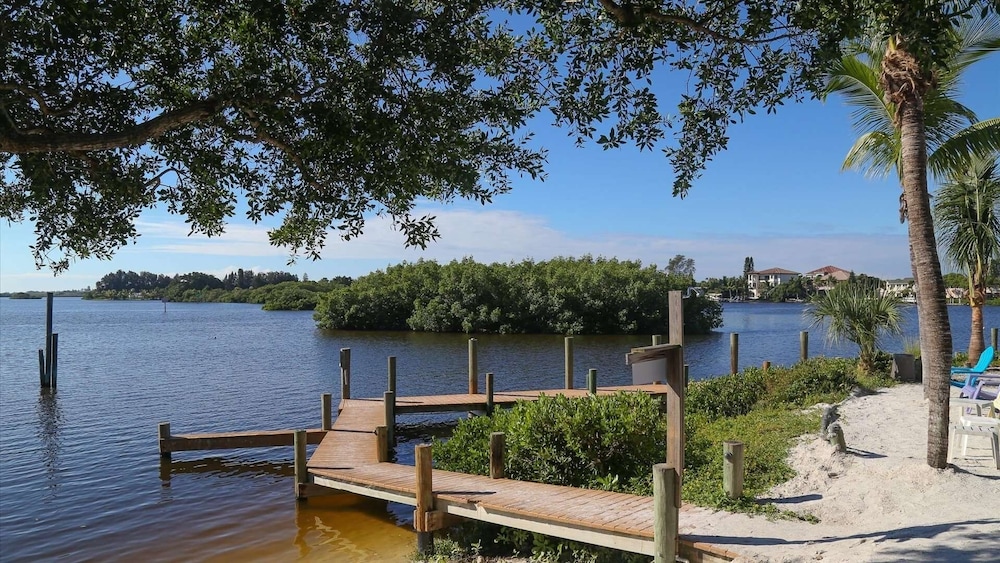 Close To Casey Key Nokomis Beach Pet Friendly Large Yard 3 Bedroom Home