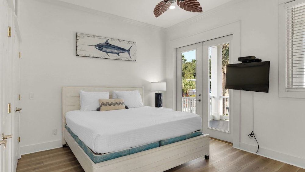 Lakefront Haven in Carillon Beach
