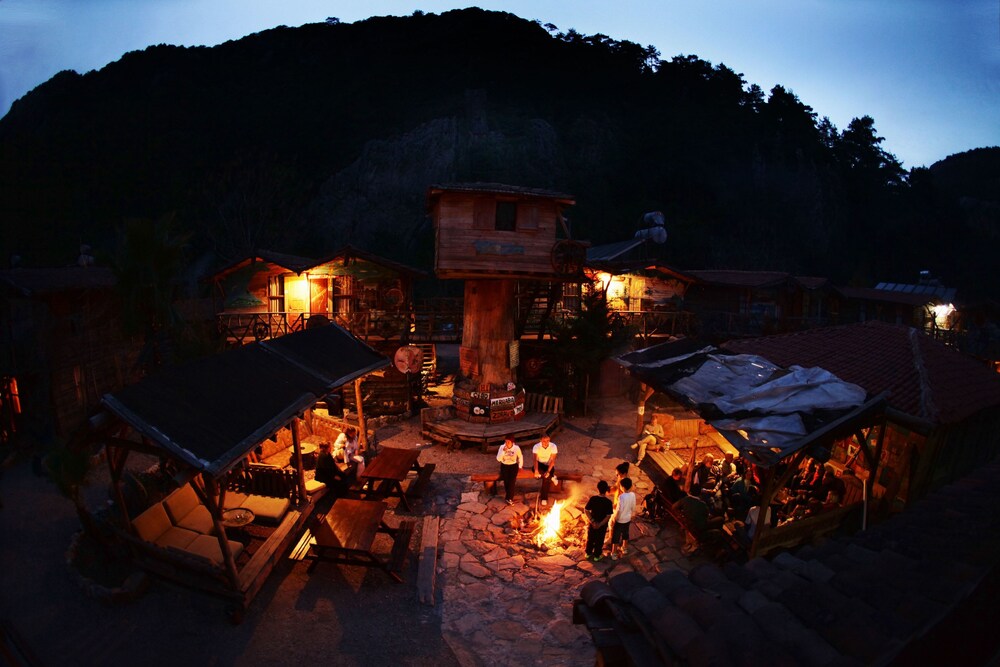 Kadir's Tree Houses