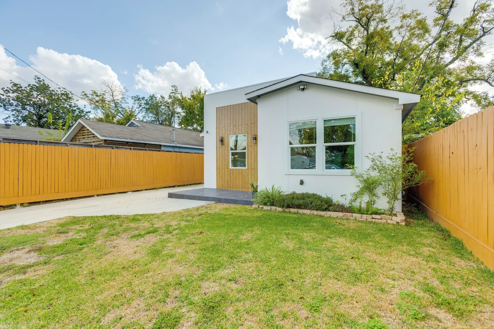 Updated Home w/ Hot Tub in Houston's Northside!