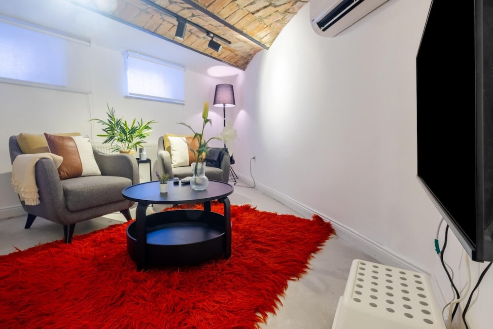 Vibrant Flat 5 Minutes Walk to Istiklal in Beyoglu