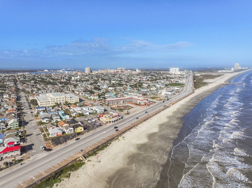 The Grand on Ave O by Ryson Vacation Rentals