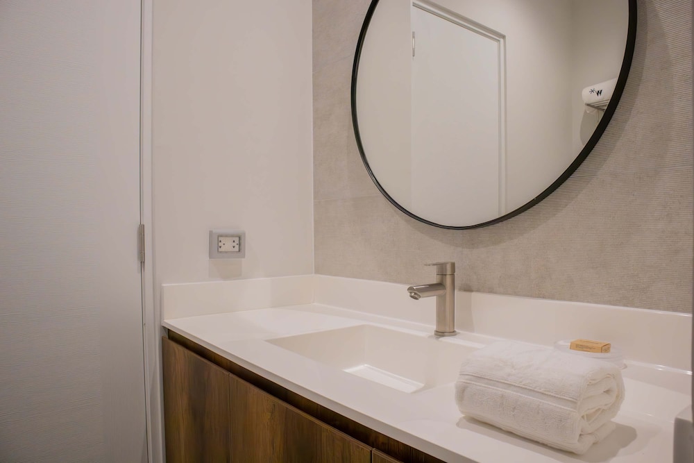 Picturesque 2BR With Fantastic Pool in Miraflores