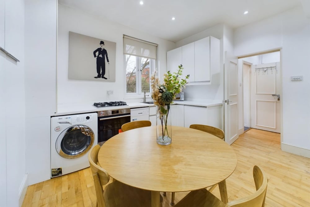 The Putney Hideout - Bright 1bdr Flat