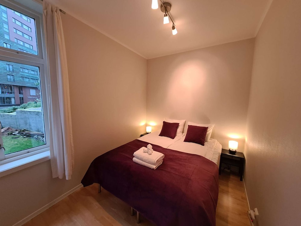 Beautiful 2-bedroom In City Center, With Balcony and Free Parking view 3