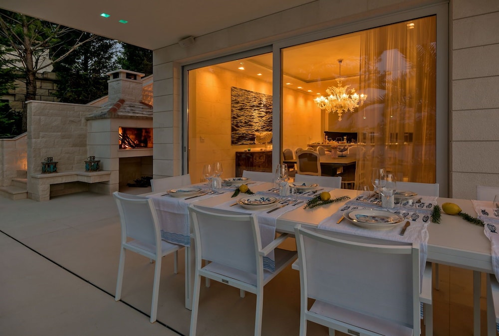 Beachfront Villa Seven Sins with Pool view 3