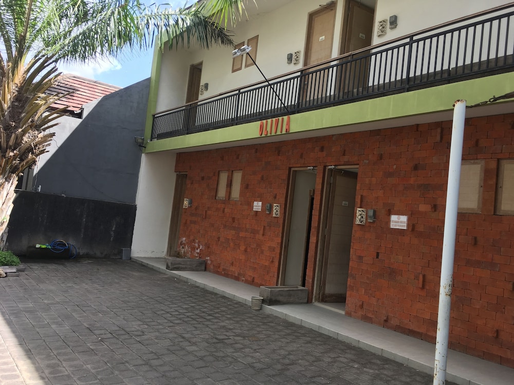 Olivia Inn Denpasar - Hostel - Image 1