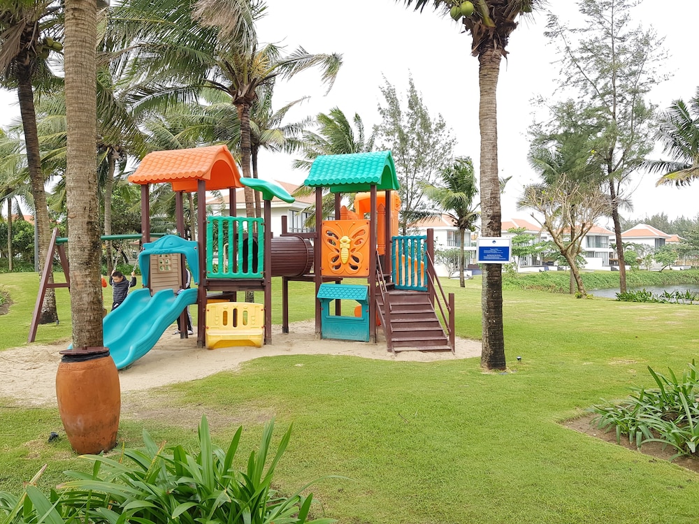 Ocean Resort 4 Bedrooms Danang Living