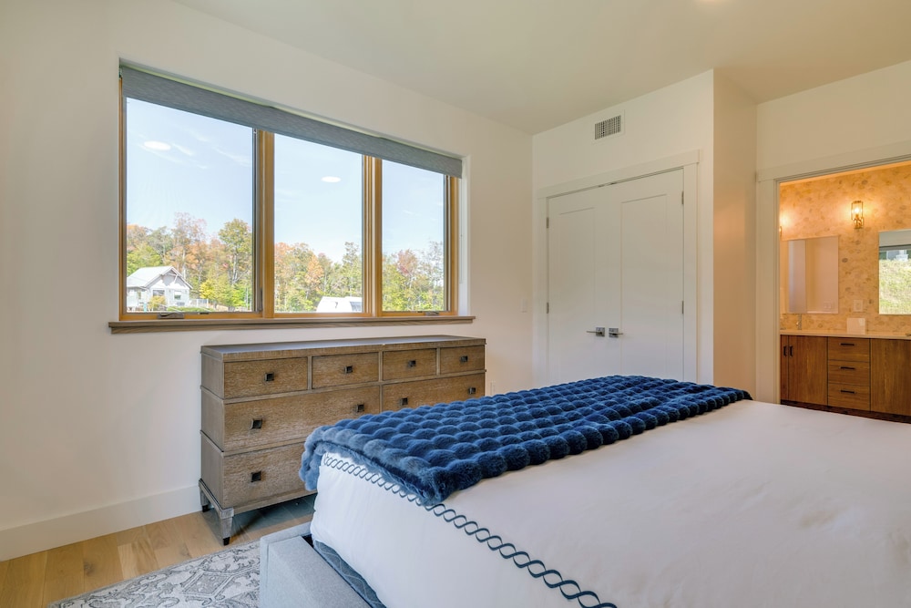 Ski-in/out Okemo Mountain Resort Condo w/ Balcony
