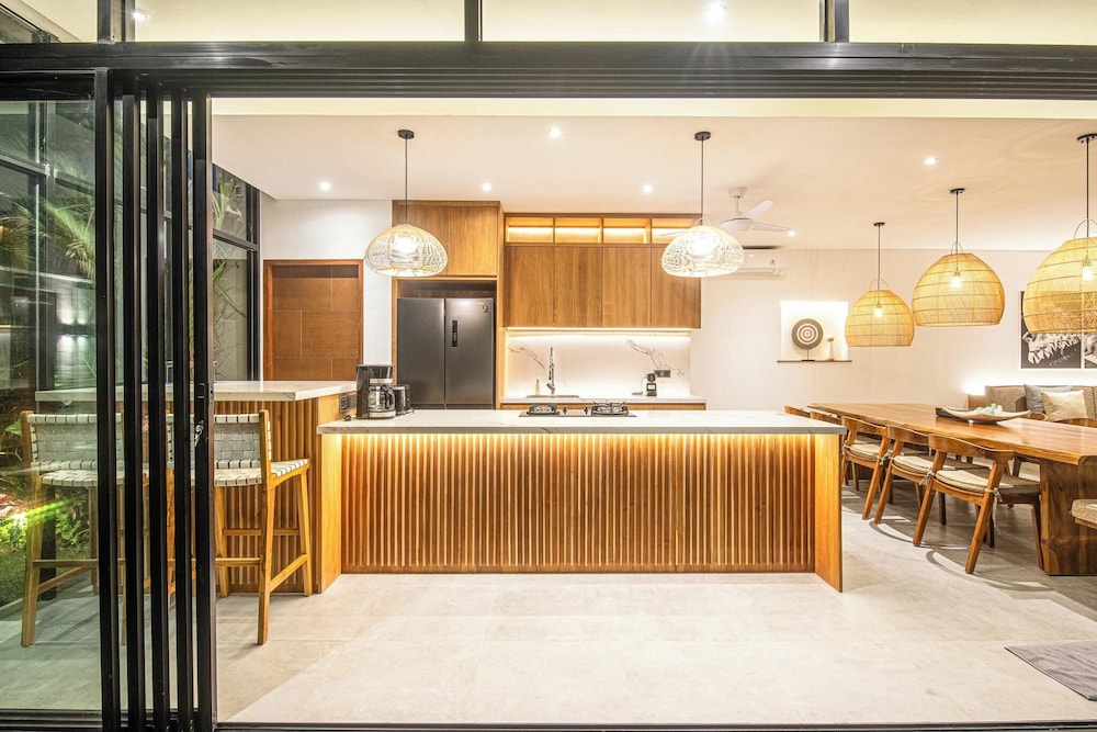 Elegant 6BR Canggu Villa Steps From the Ocean