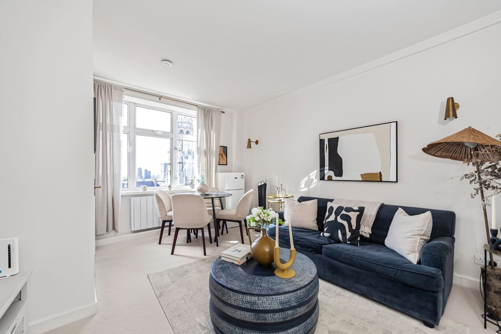 Chic Flat With Stunning City Views