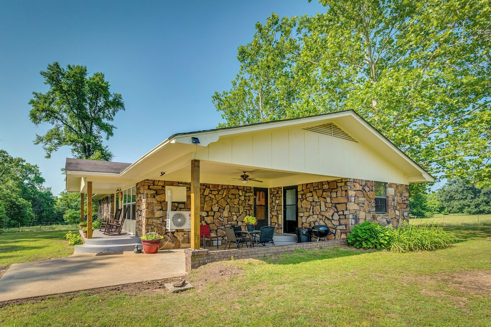 Delaware Vacation Rental: Walk to Lake Dardanelle!