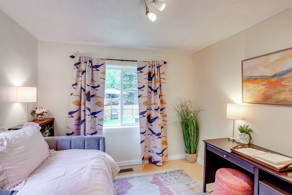 Hike On-site: Mountain-view Hideaway in Durango
