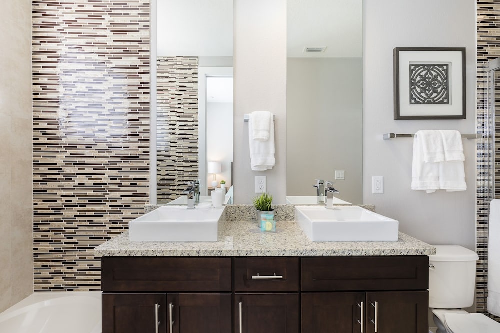 Summerville Vacation Homes by Columbia Management