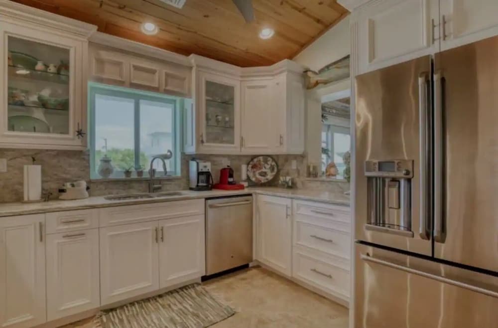 Relaxing 2/2 Get Away In The Lower Keys! 2 Bedroom Home by Redawning