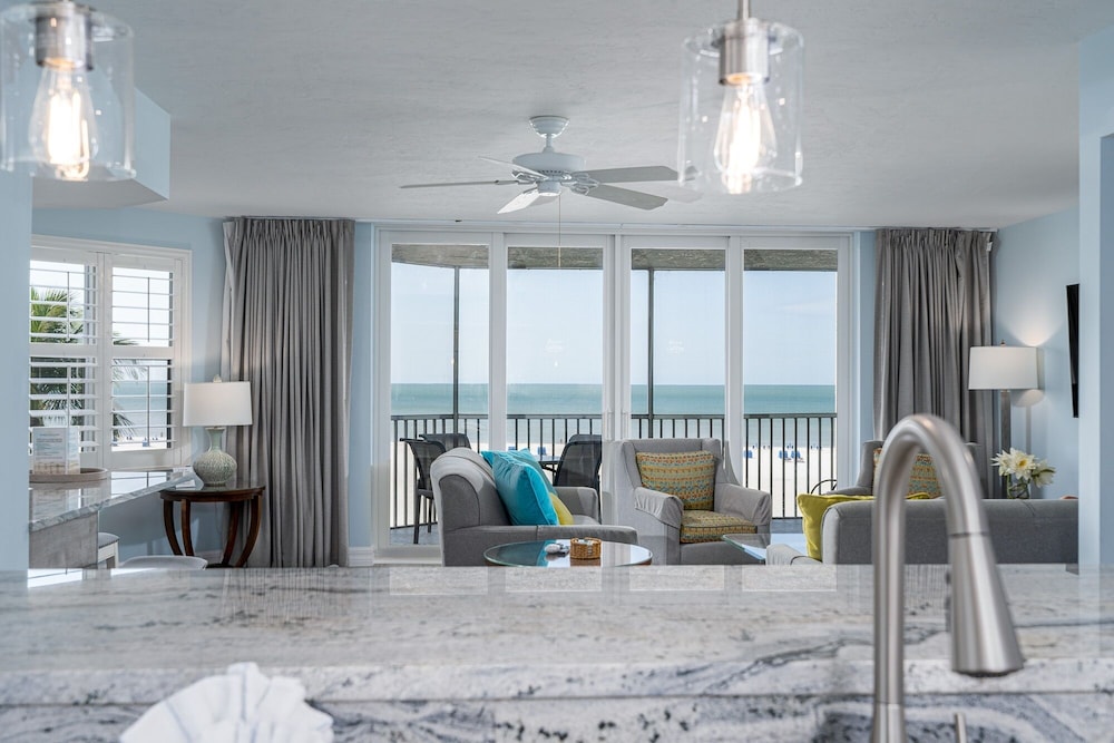 Immaculate Direct Gulf Front 3 Bedroom Condo - Gullwing 505 3 Condo by RedAwning