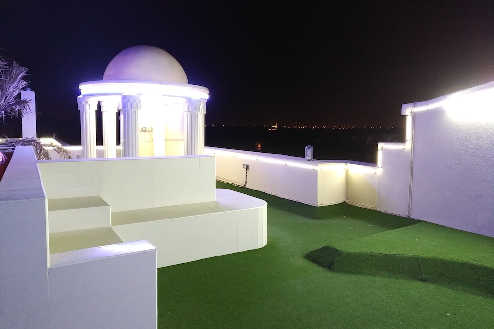 Emirates Hills Lake View Villa