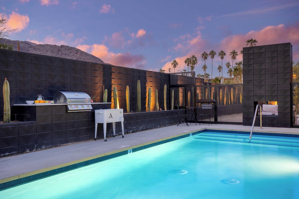 Blackhaus B : 4 Bedroom Suite by Avantstay 4-rooms