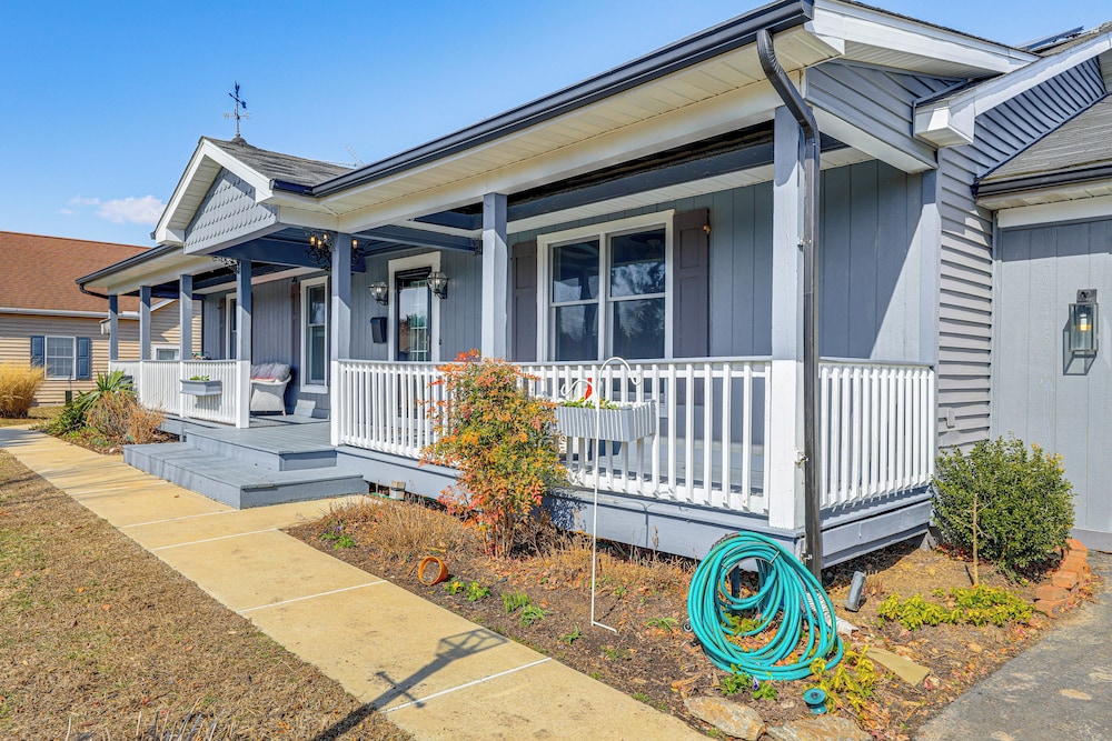 Family Home w/ Private Pool & Hot Tub in Lewes