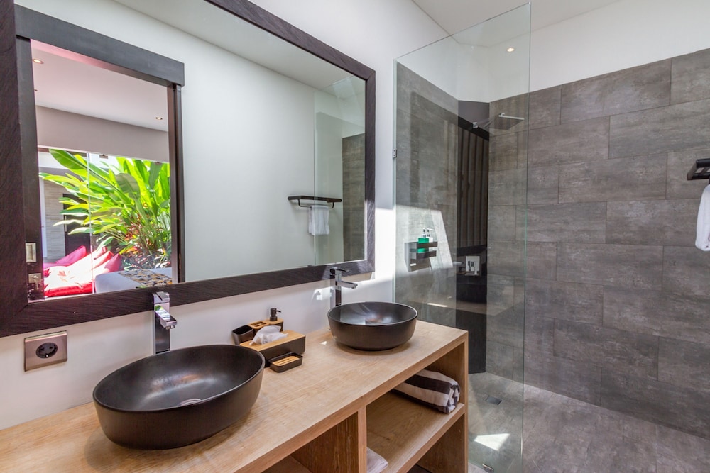 Villa Lys by Alfred in Bali - Charming 3BD Villa w Pool View Near Berawa Beach