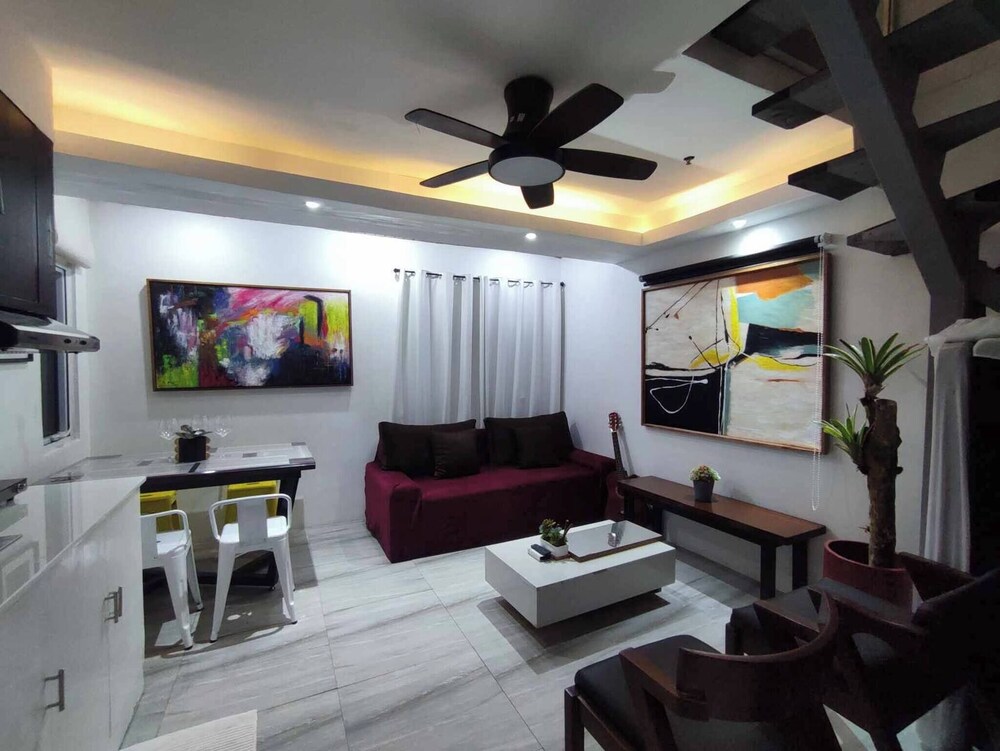 L1 Twin Bed Staycation in Bonifacio Global City