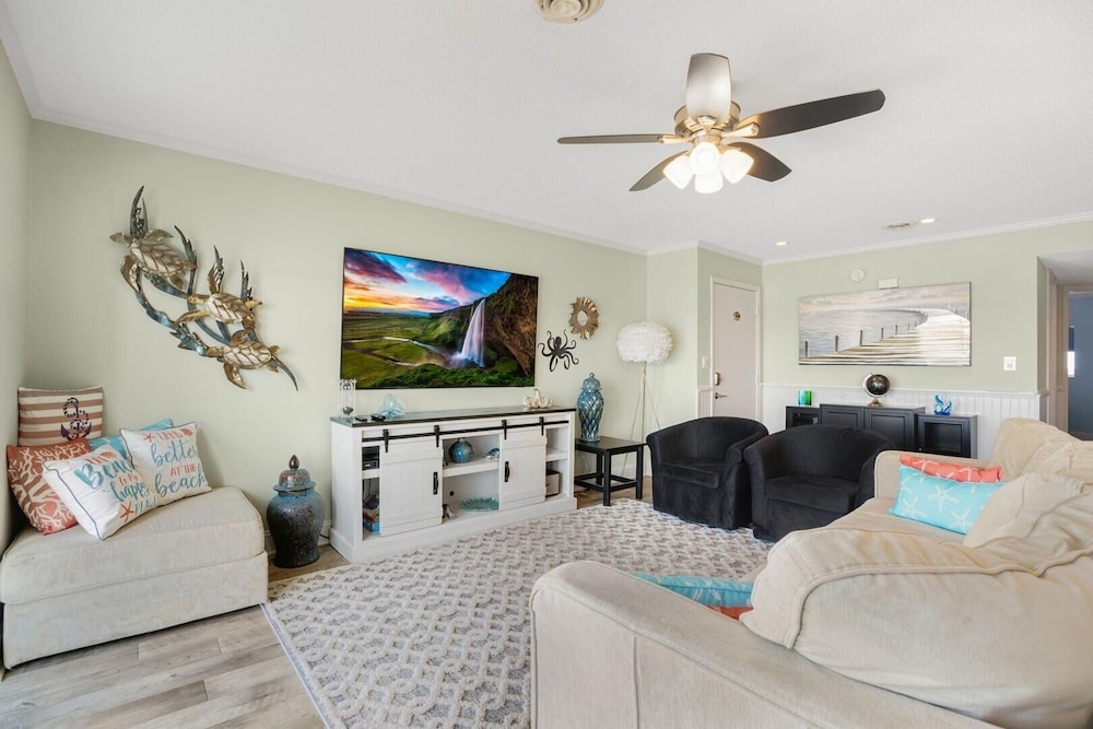 Harbour Island 402m 2 Bedroom Condo