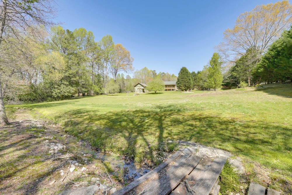 3 Mi to Hiawassee: 'berry Cute Country Cottage'
