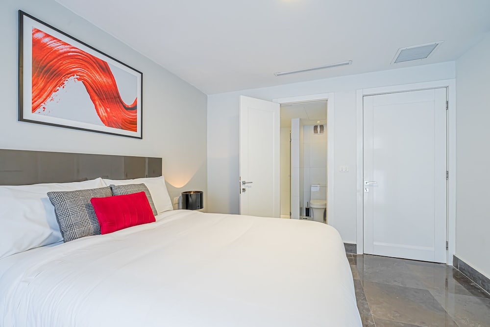 w Majestic 2BR w Perfect Balcony in YOO
