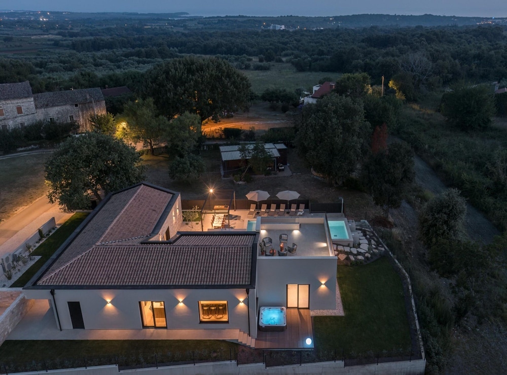 Luxury Villa in Tar With View