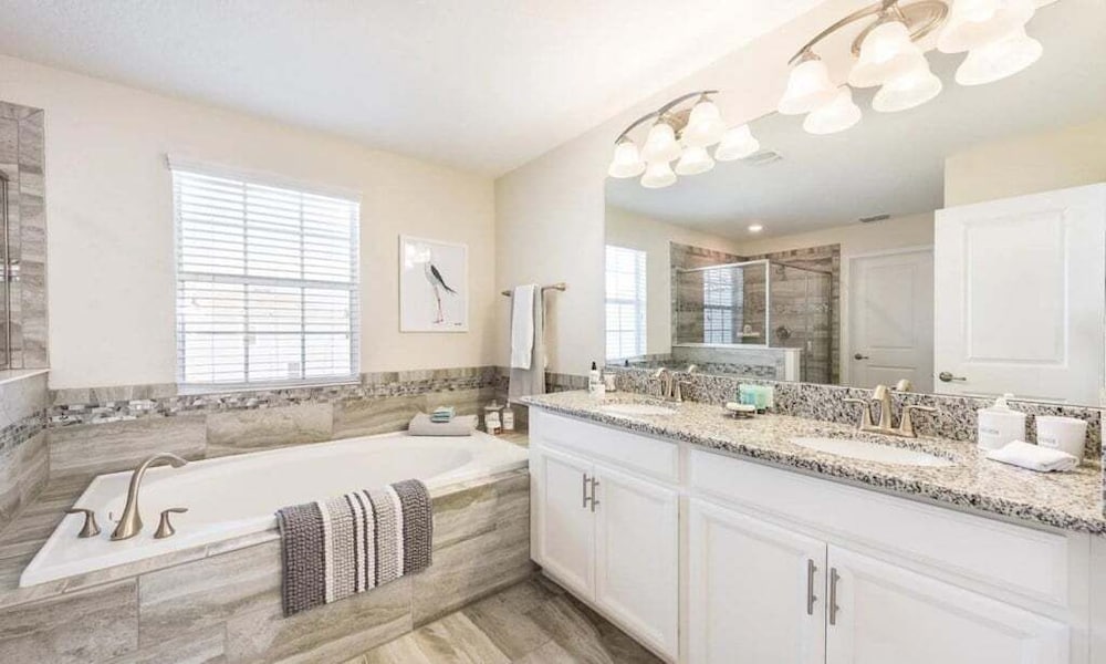 Spacious 5 Bed Pool Home With Game Room 5 Bedroom Home
